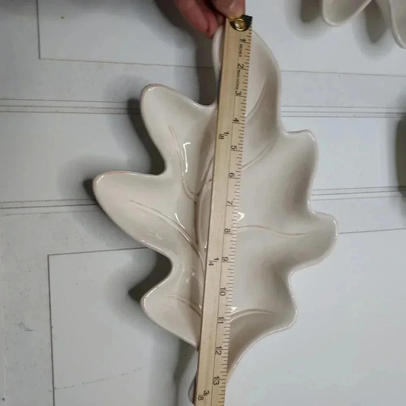 2 Victoria Pottery Black Hawk Marketing, White Ceramic Leaf Serving Dish - Picture 2 of 6